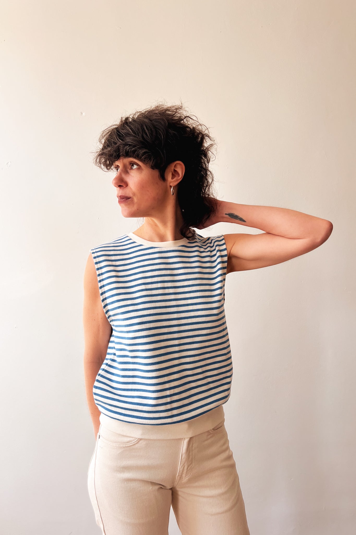 Sleeveless Sweater Freya - Bright Blue Stripes