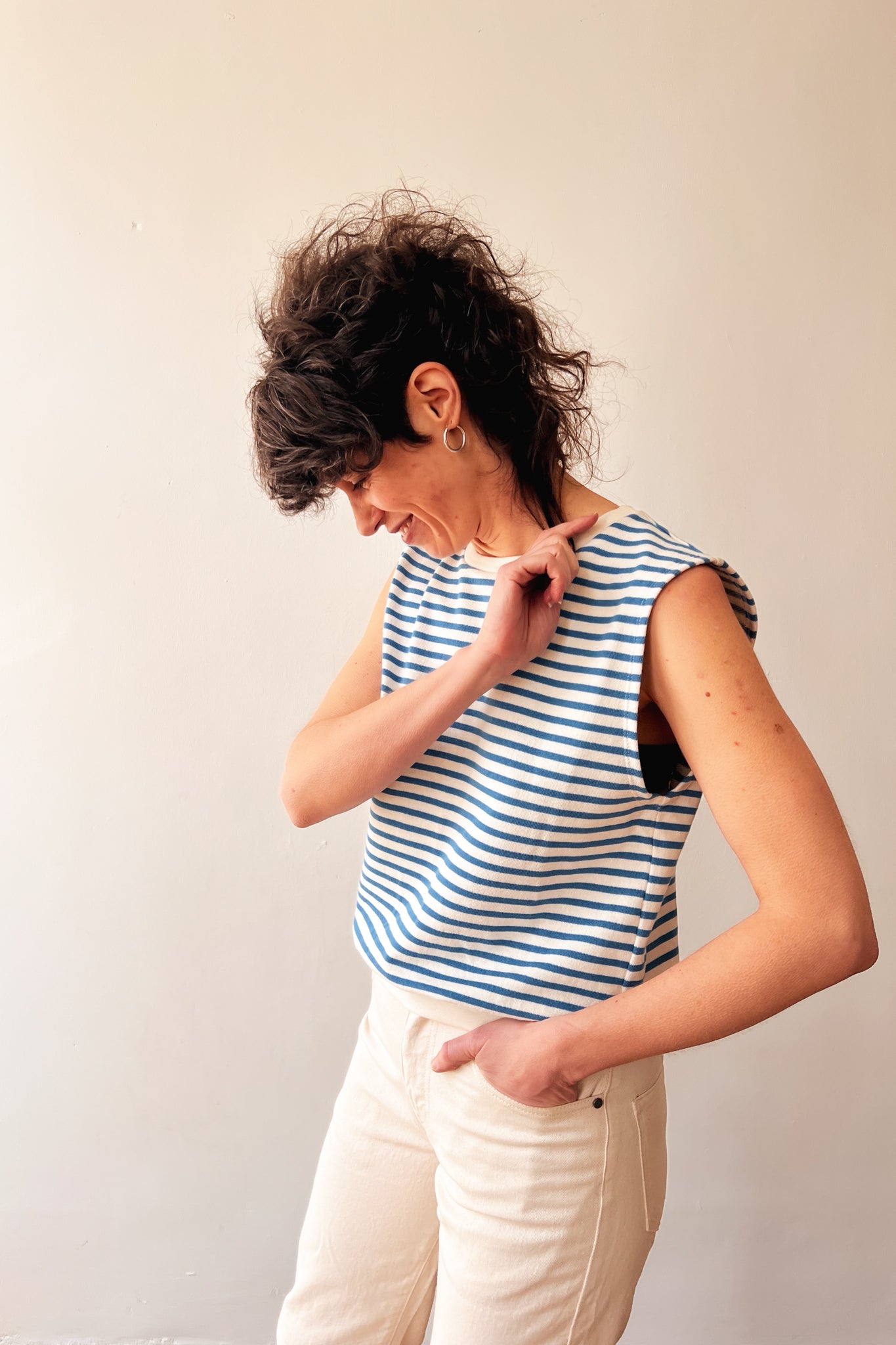 Sleeveless Sweater Freya - Bright Blue Stripes