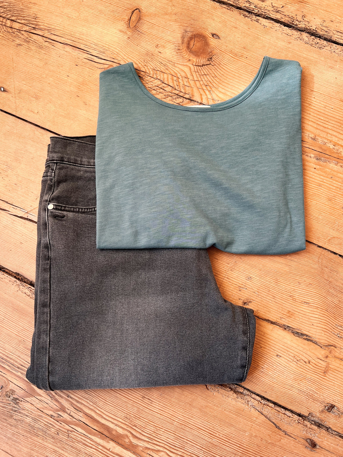 Jeans Berley Washed Black x Kate Deep Sage Flamé