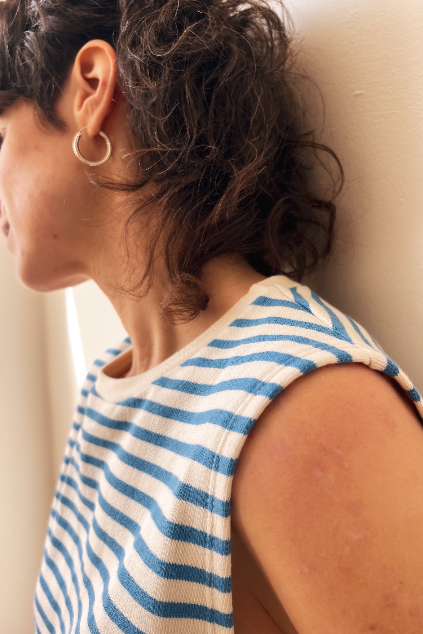 Sleeveless Sweater Freya - Bright Blue Stripes