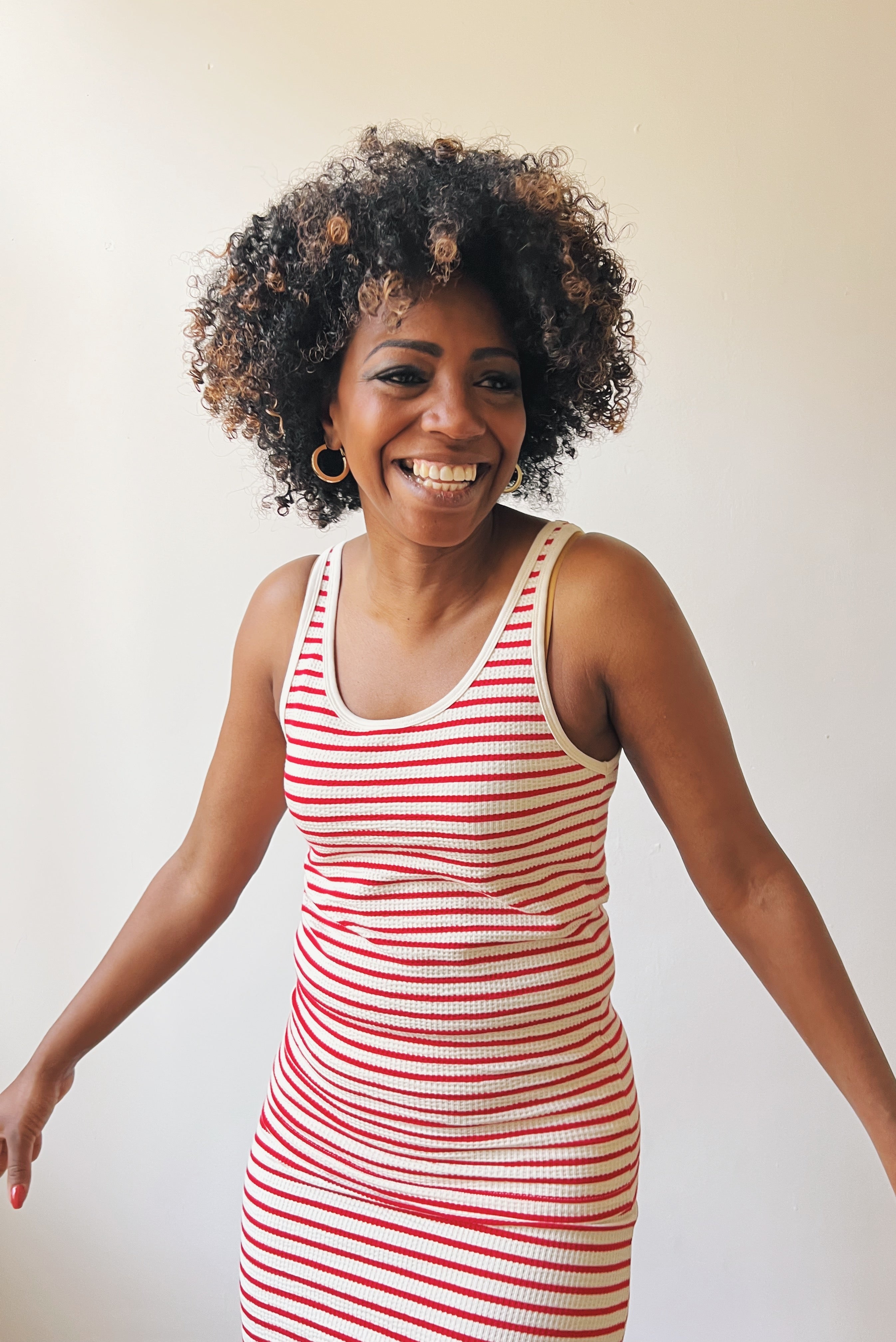 Tanktop in soft jersey with open neck and fine shoulder straps.