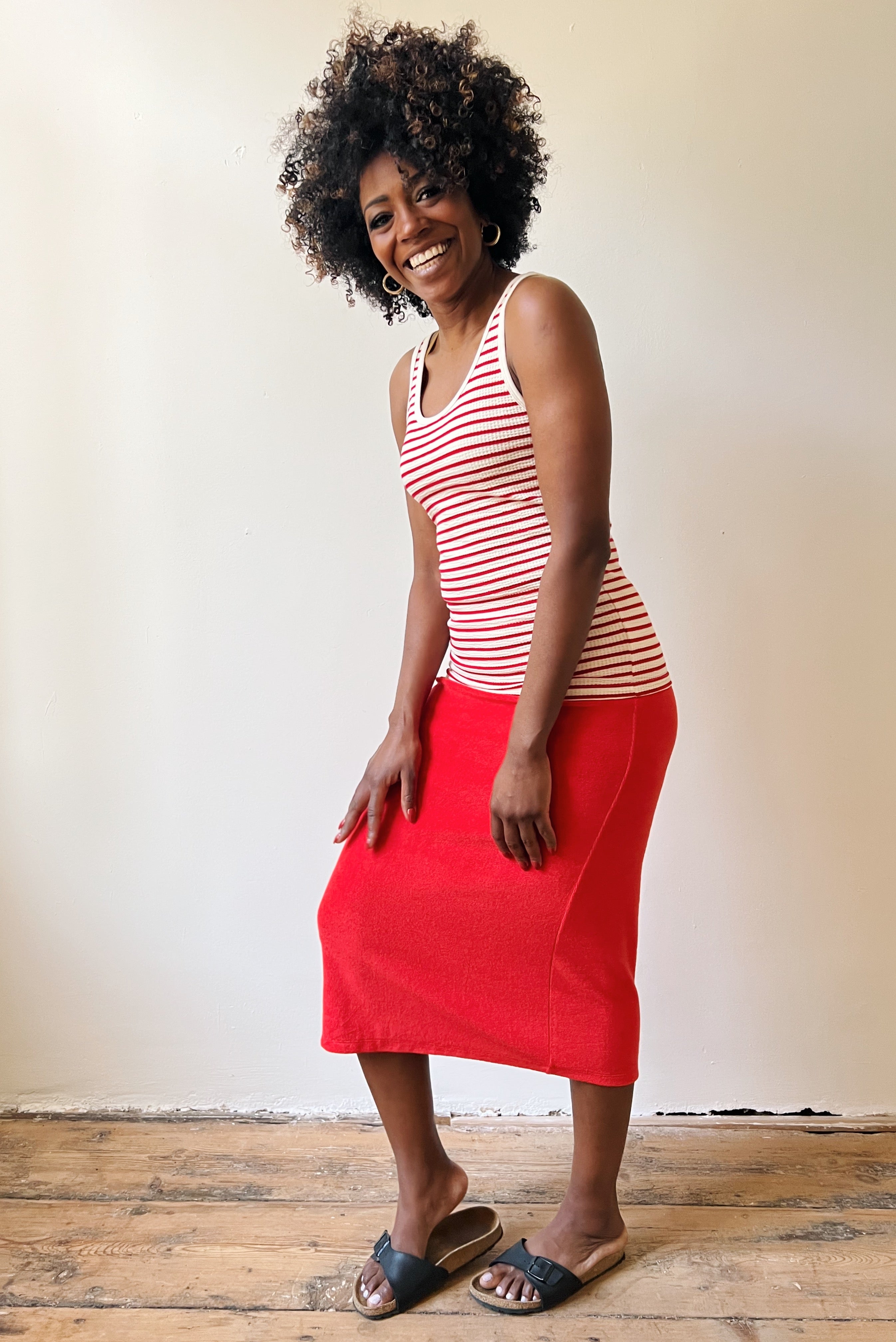 Tanktop in soft jersey with open neck and fine shoulder straps.