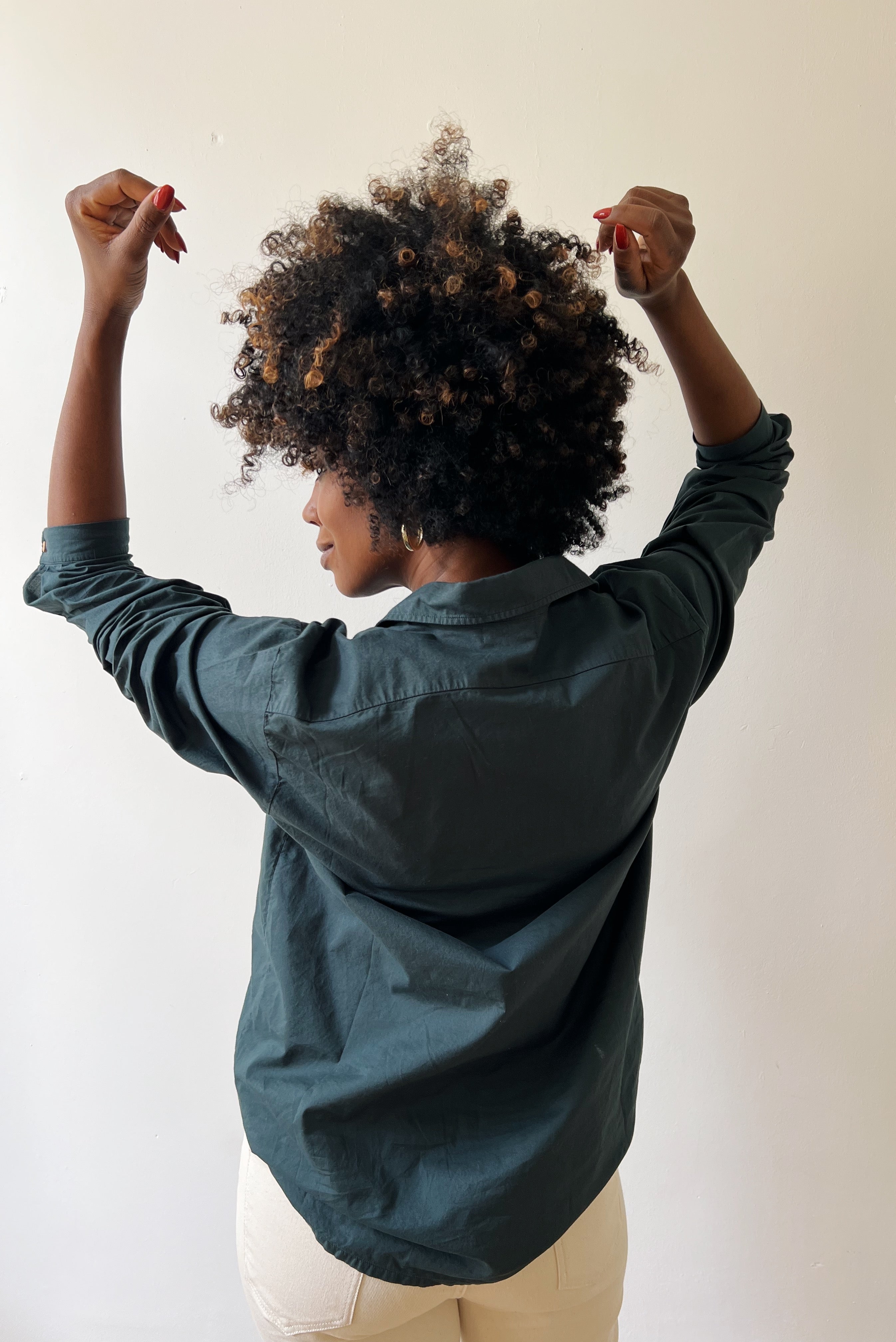 Straight fit shirt finished off with wooden buttons in soft voile. Wear it 2 sizes bigger for an oversized look.