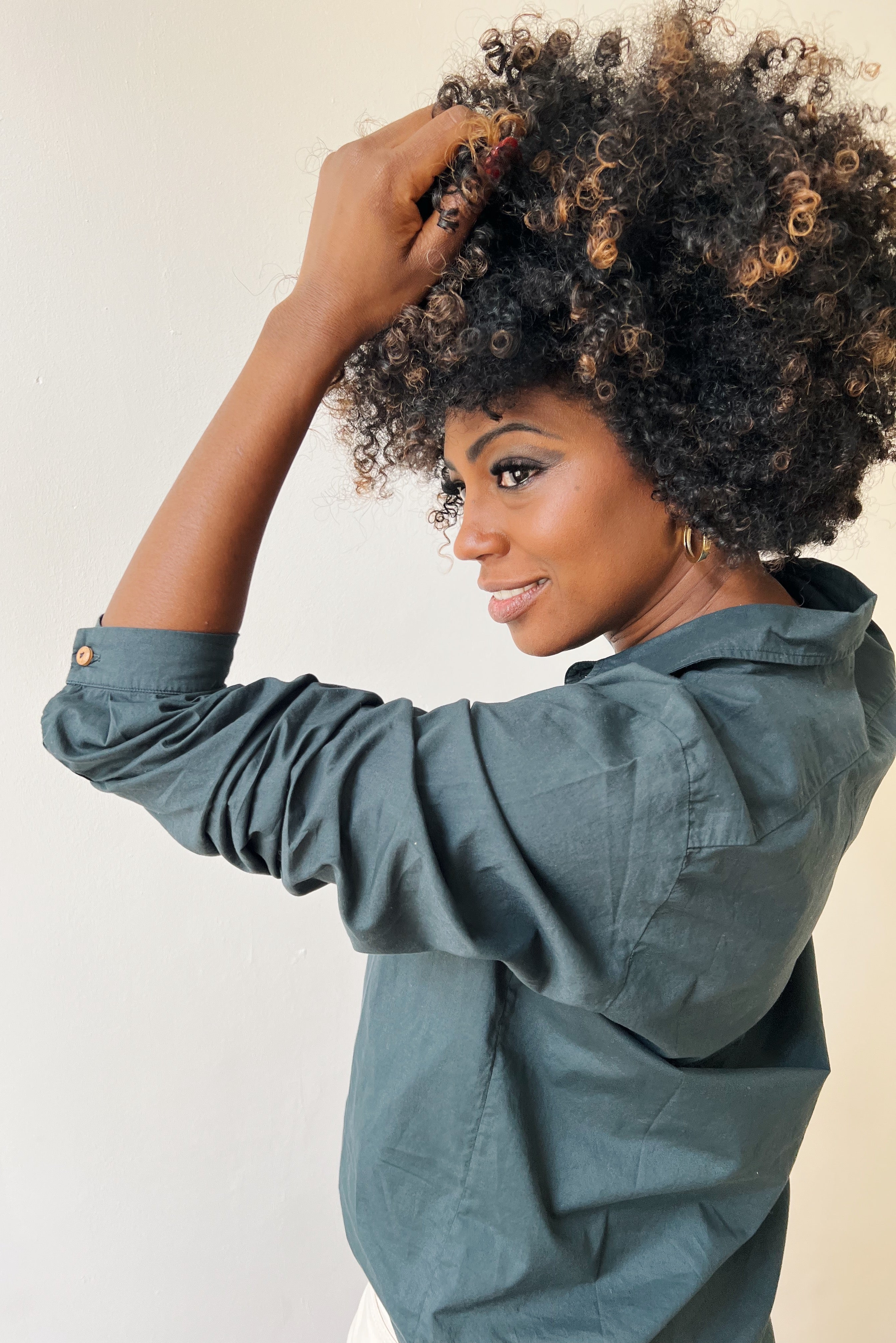 Straight fit shirt finished off with wooden buttons in soft voile. Wear it 2 sizes bigger for an oversized look.