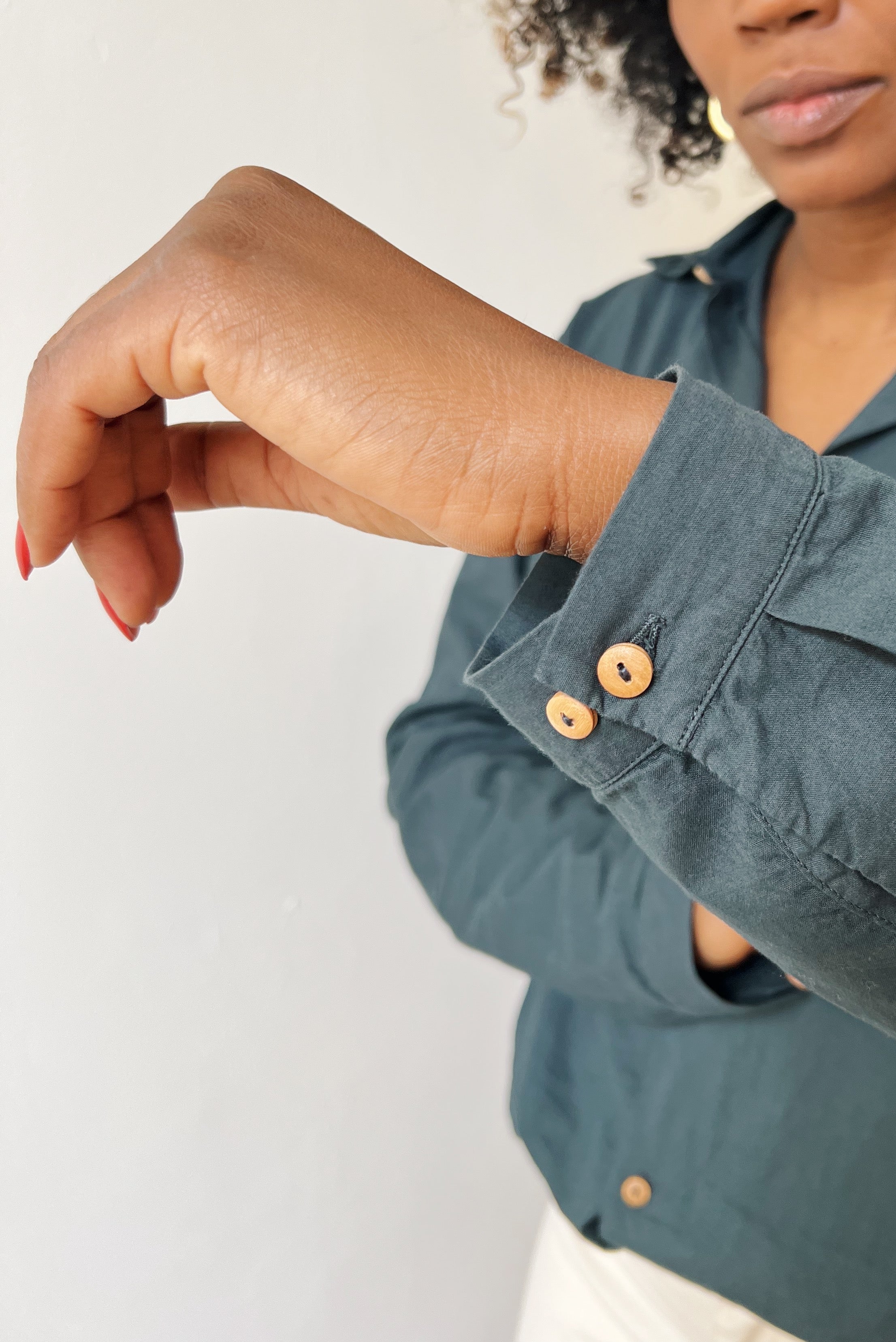 Straight fit shirt finished off with wooden buttons in soft voile. Wear it 2 sizes bigger for an oversized look.